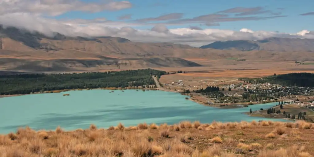 landscape photo of southern new mexico from  bosque del apache featuring mountain ranges, desert, and a lake